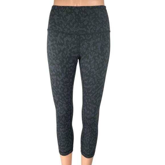 Lululemon In Movement Gray Camo Camouflage Mid Rise Crop Tight Leggings Pants 4 - Picture 1 of 4